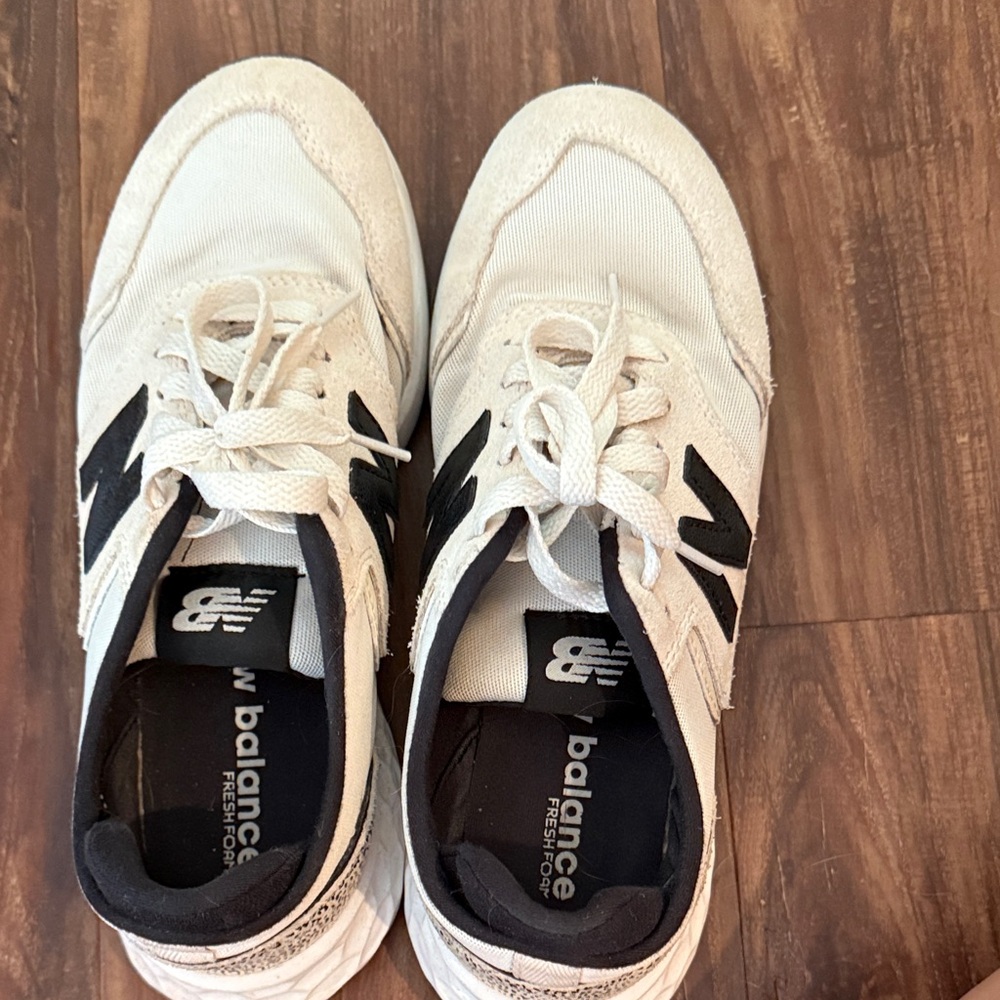 New Balance Women's Shoes - White and Black - Picture 2 of 4